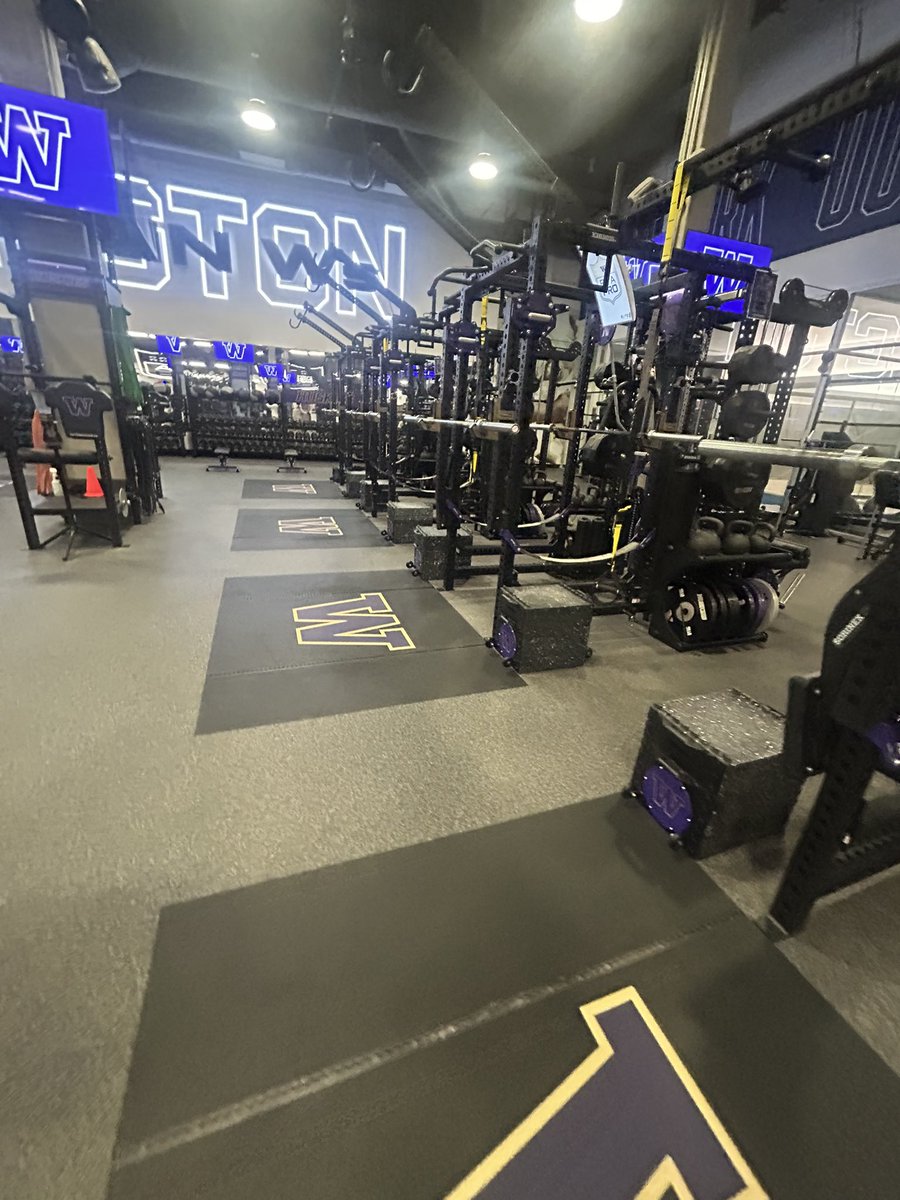 20reason_'s tweet image. I will like thank the @UW_Football  and the coach @ScottieGraham @UW_SClapham  for the visit this weekend of the campus and the football facility. @SalesianFB @FootballKingpin @RivalsFriedman @latsondheimer @247recruiting @BrandonHuffman @GregBiggins #GoDawgs