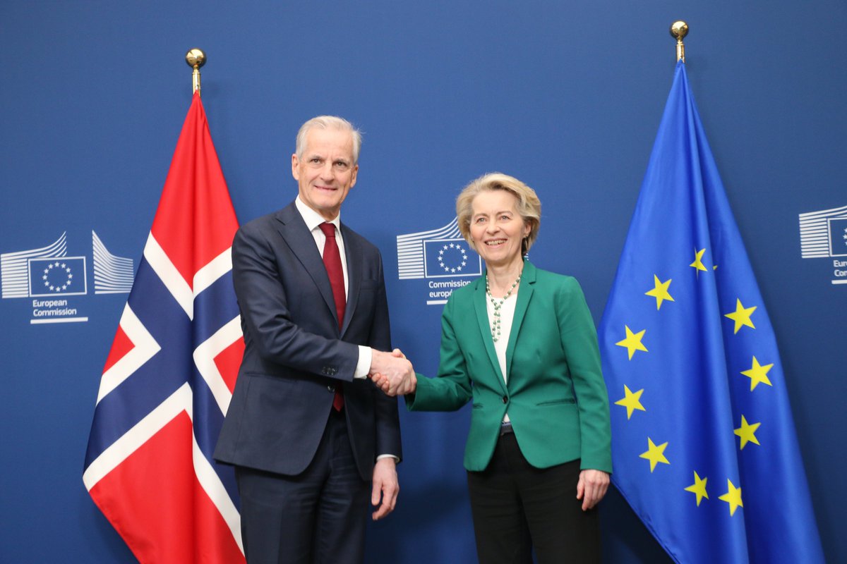 SMK (@statsmin_kontor) on Twitter photo USAs nye tollsatser og europeisk støtte til Ukraina var hovedtema da statsminister <a href="/jonasgahrstore/">Jonas Gahr Støre</a> mandag møtte EU-kommisjonens president Ursula von der Leyen i Brussel. regjeringen.no/id3096202/ USAs nye tollsatser og europeisk støtte til Ukraina var hovedtema da statsminister <a href="/jonasgahrstore/">Jonas Gahr Støre</a> mandag møtte EU-kommisjonens president Ursula von der Leyen i Brussel. regjeringen.no/id3096202/