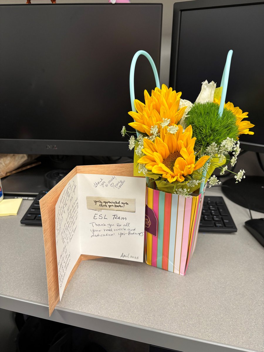 What a fabulous Monday! Our Paetow HS ESL team surprised us with a lovely note and beautiful flowers for Library Appreciation! <a href="/PaetowHS/">Paetow High School</a> #PaetowESL