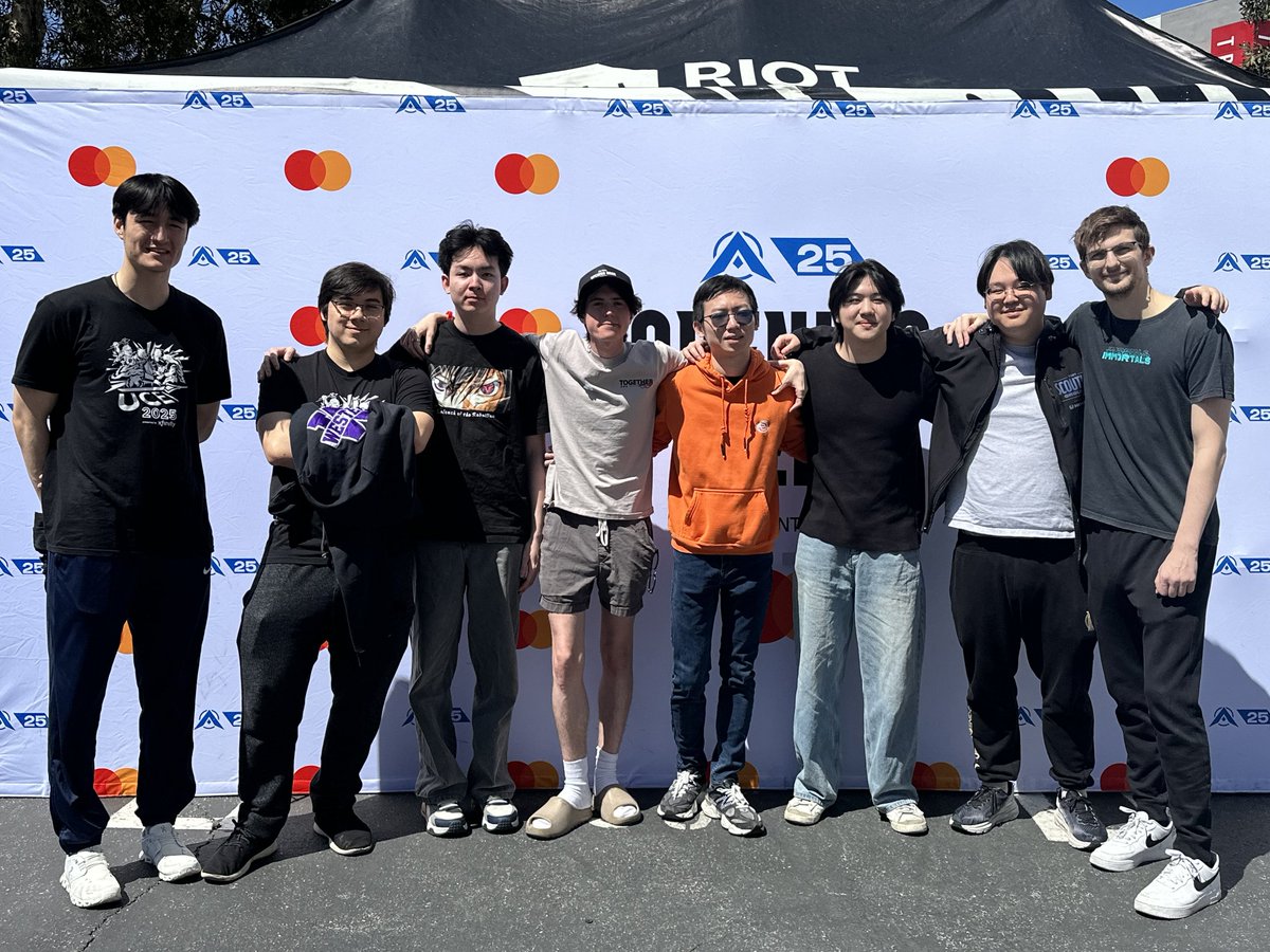 We took a field trip to see our favorite Top Laner!! 👋