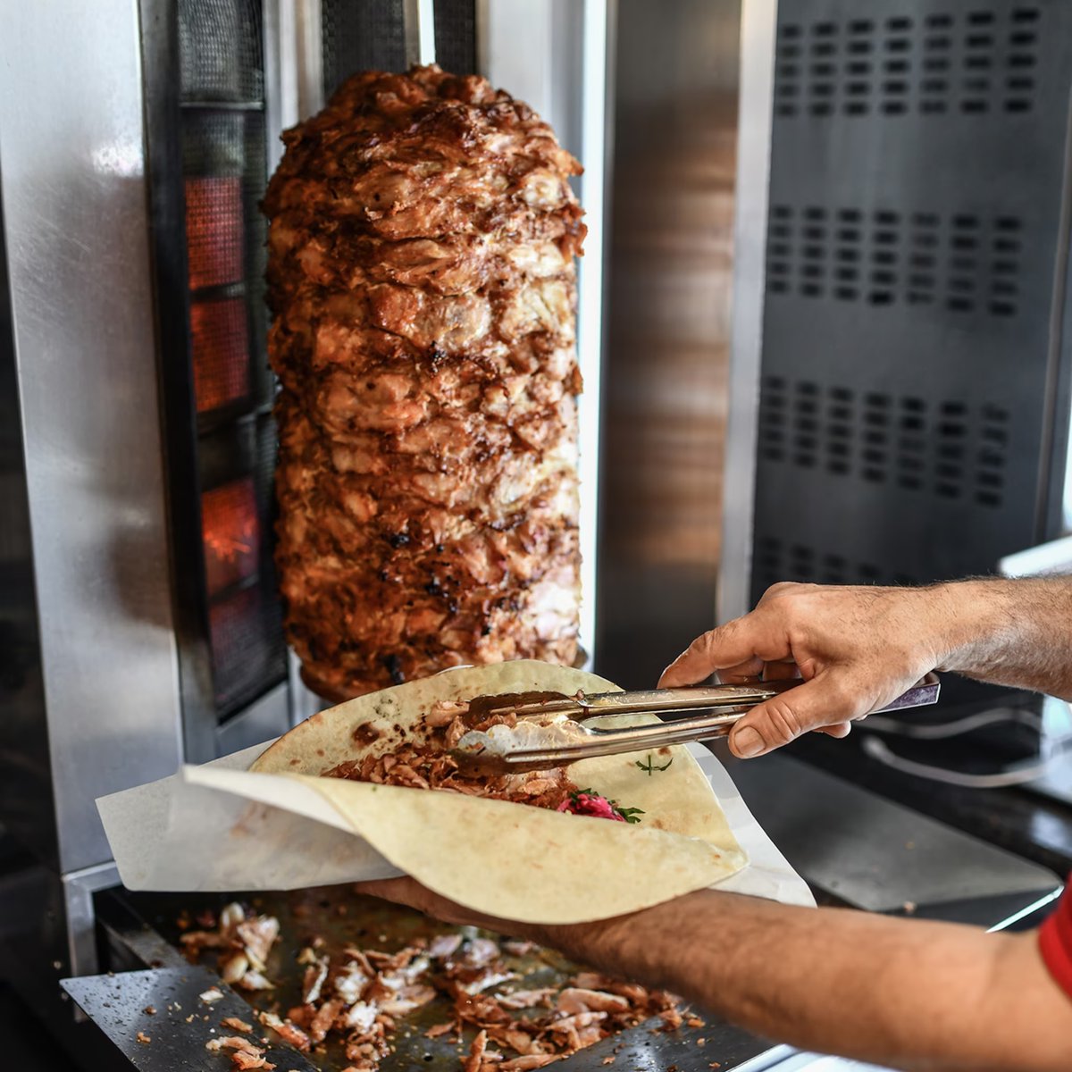 Kocaeli'de 648 kişinin tavuk dönerden zehirlendiği işletmenin sahibi:

"Zehirlenen kişiler uzun zamandır katık döner yememiştir."