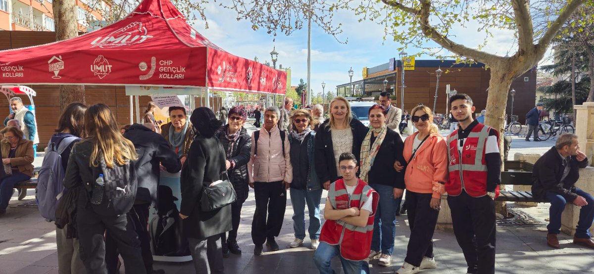 Cumhurbaşkanı Adayımız Ekrem İmamoğlu'nun özgürlüğüne kavuşması ve Erken Seçim çağrımız için başlattığımız imza kampanyamızda İlçe Başkanlığımız ve Konya Gençlik Kolları olarak ortak stant çalışmalarımız devam ediyor. Haksızlığa karşı sessiz kalmıyor adalet için imza atıyoruz.