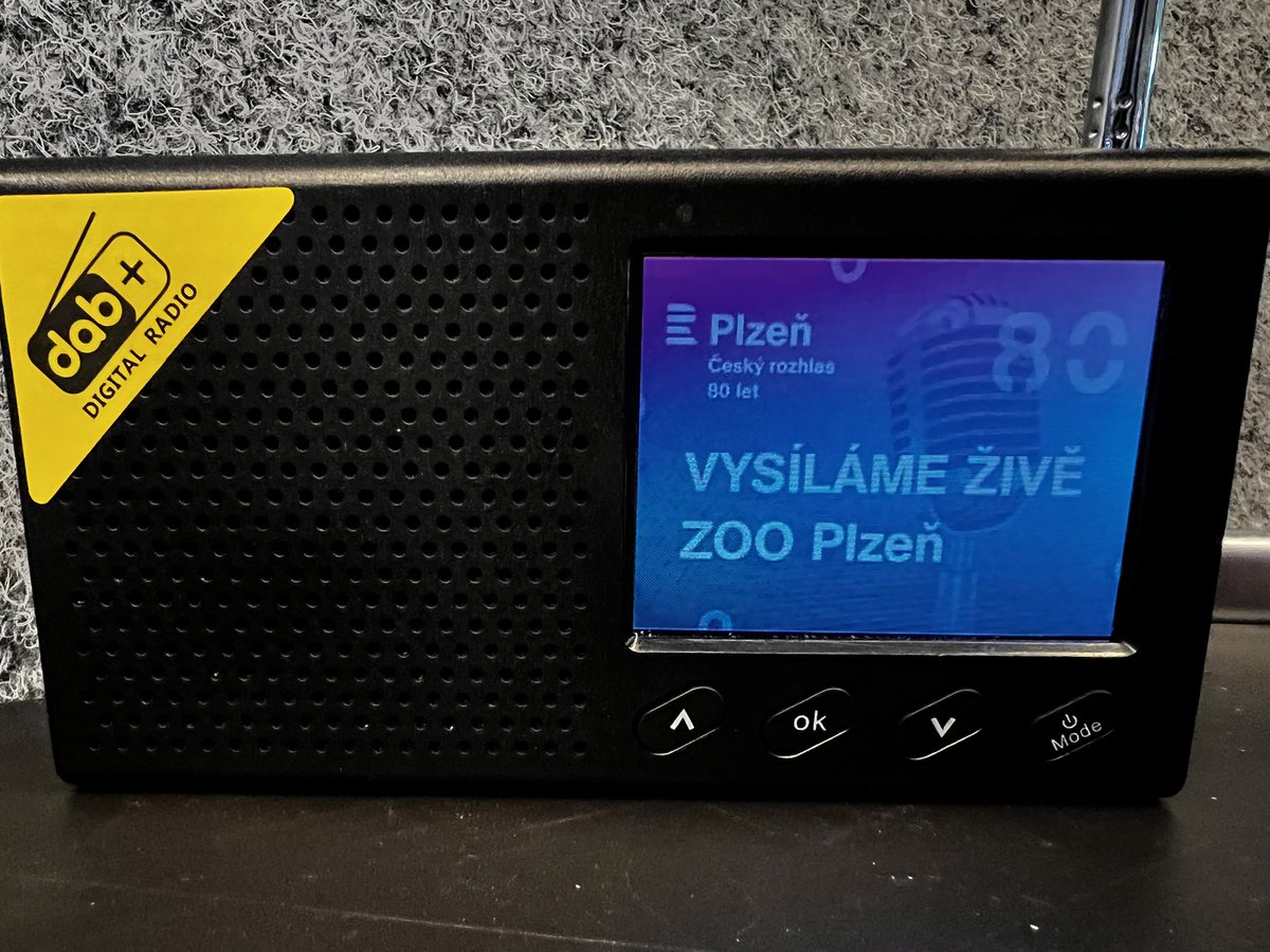 Je skvělé jak lze v DAB+ 📻 propojit audio přímého přenosu, textové i obrazové informace.