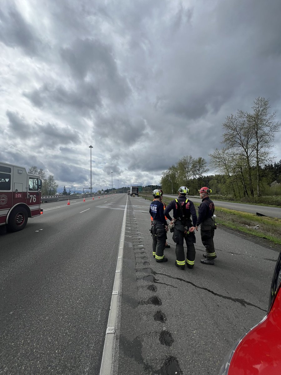 ZONE3PIOs (@zone3pios) on Twitter photo More photos from the scene. Crews are working quickly and safely to mitigate this incident <a href="/ecyseattle/">Ecology - Northwest Region</a> is aware of the situation and is en route to the scene. More photos from the scene. Crews are working quickly and safely to mitigate this incident <a href="/ecyseattle/">Ecology - Northwest Region</a> is aware of the situation and is en route to the scene.