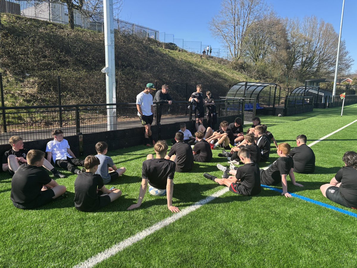 Huge thank you to professional rugby player <a href="/dragonsrfc/">Dragons RFC 🐉</a>, Wales under 20 &amp; 7’s international and former pupil Ewan Rosser for attending our 7’s training today to help give our players hints and tips ahead of the Urdd this week! #ourcommunity #abersport
