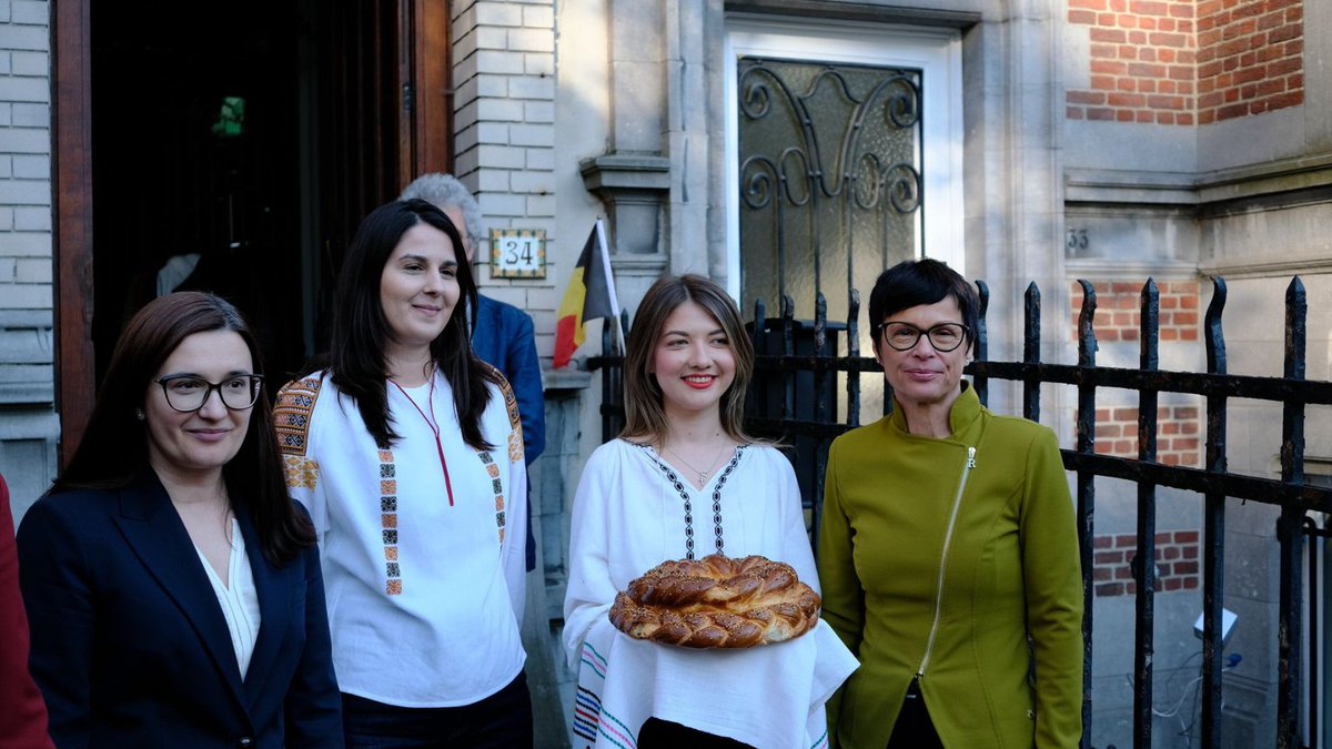 Marta Kos (@martakoseu) on Twitter photo Plăcintă perfectly embodies Moldovan hospitality, and I am grateful to have joined today’s cooking class <a href="/EuropeMediaLab/">Europe MédiaLab</a>.
Important to remember that #EUEnlargement is a two-way street and a valuable opportunity to learn from each other’s experiences & traditions.
🇪🇺 & 🇲🇩: a Plăcintă perfectly embodies Moldovan hospitality, and I am grateful to have joined today’s cooking class <a href="/EuropeMediaLab/">Europe MédiaLab</a>.
Important to remember that #EUEnlargement is a two-way street and a valuable opportunity to learn from each other’s experiences & traditions.
🇪🇺 & 🇲🇩: a