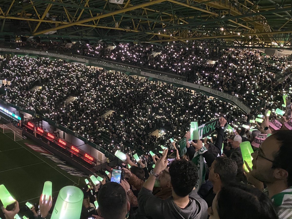 Portugalin liigan kärkiottelu Sporting Lissabonin ja Bragan välillä alkamassa. Ultra-kulttuuri vaikuttaa ohkaiselta, mutta alun valoshow oli näyttävä.