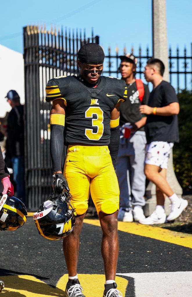 † jelijah † tweet media