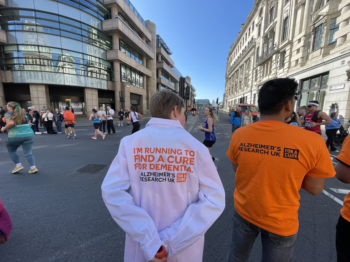 Prof Fiona Ducotterd 🟧 (@fionaducotterd) on Twitter photo London Landmarks Half Marathon was brilliant - so many supporting the important work of UK charities like <a href="/AlzResearchUK/">Alzheimer's Research UK</a>. Special meeting so many families affected by #dementia and pushing #foracure with team <a href="/ARUK_UCL_DDI/">Alzheimer’s Research UK Drug Discovery @ UCL</a> 🧡 well done to all the runners 🧡 #llhm2025 London Landmarks Half Marathon was brilliant - so many supporting the important work of UK charities like <a href="/AlzResearchUK/">Alzheimer's Research UK</a>. Special meeting so many families affected by #dementia and pushing #foracure with team <a href="/ARUK_UCL_DDI/">Alzheimer’s Research UK Drug Discovery @ UCL</a> 🧡 well done to all the runners 🧡 #llhm2025