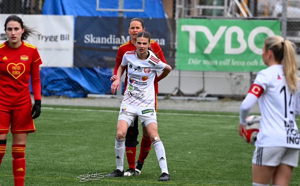 Tuff fight mot Tyresö FF i helgen. 
<a href="/LFKLFKLFK/">Lidköpings FK</a>  

#division1mellersta #seriepremiär #elsaliwell