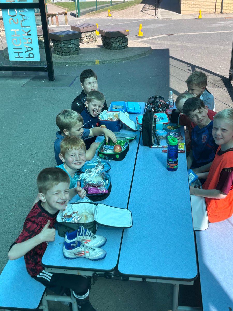 Day 1 of Easter Soccer School and the sun was shining! The kids had a blast and even got to enjoy lunch outside. We’re ready for Day 2 – and there’s still time to join us!

Book now: chorleyfcfoundation.co.uk/soccerschoolbo…
#ChorleyFC #SoccerSchool #Easter