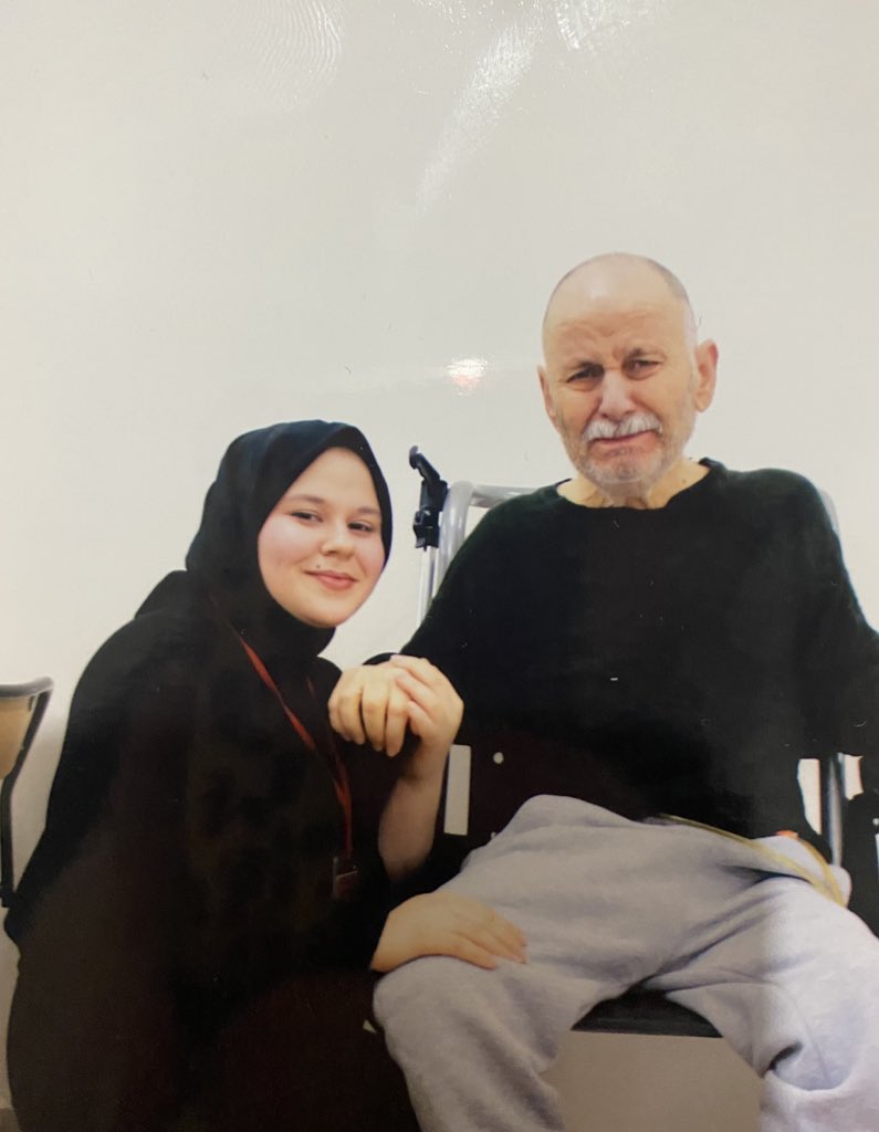 suedarlan's tweet image. Beni neden duymuyorsunuz? @ADLITIPKURUMU @adalet_bakanlik 
Her görüşte babama oraya haftada 1 defa gelinebileceğini anlatıyorum. Oranın cezaevi olduğunu bile unutuyor.DEVLETİ İÇİN ÇALIŞMIS BİR EĞİTİMCİNİN HALİ BU OLMAMALI. BU ADALET FALAN DEĞİL! İNANMIYORUM