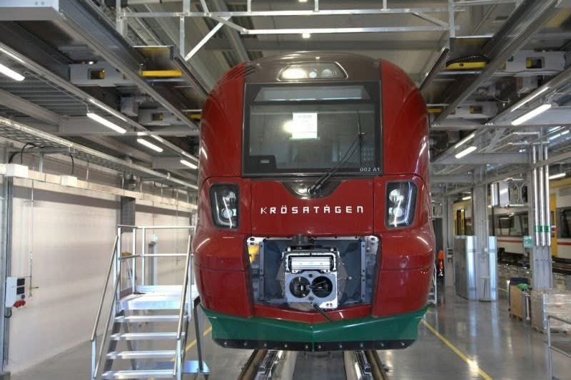 riverolavic's tweet image. #CAF (Construcciones y Auxiliar de Ferrocarriles) Primer #Civity Nordic entregado a Suecia

El tren de cuatro coches se entregó desde la planta de #Beasain (España) a Nässjö (Suecia). Antes de su lanzamiento en 2026, realizará un recorrido de prueba de al menos 20.000 km en la