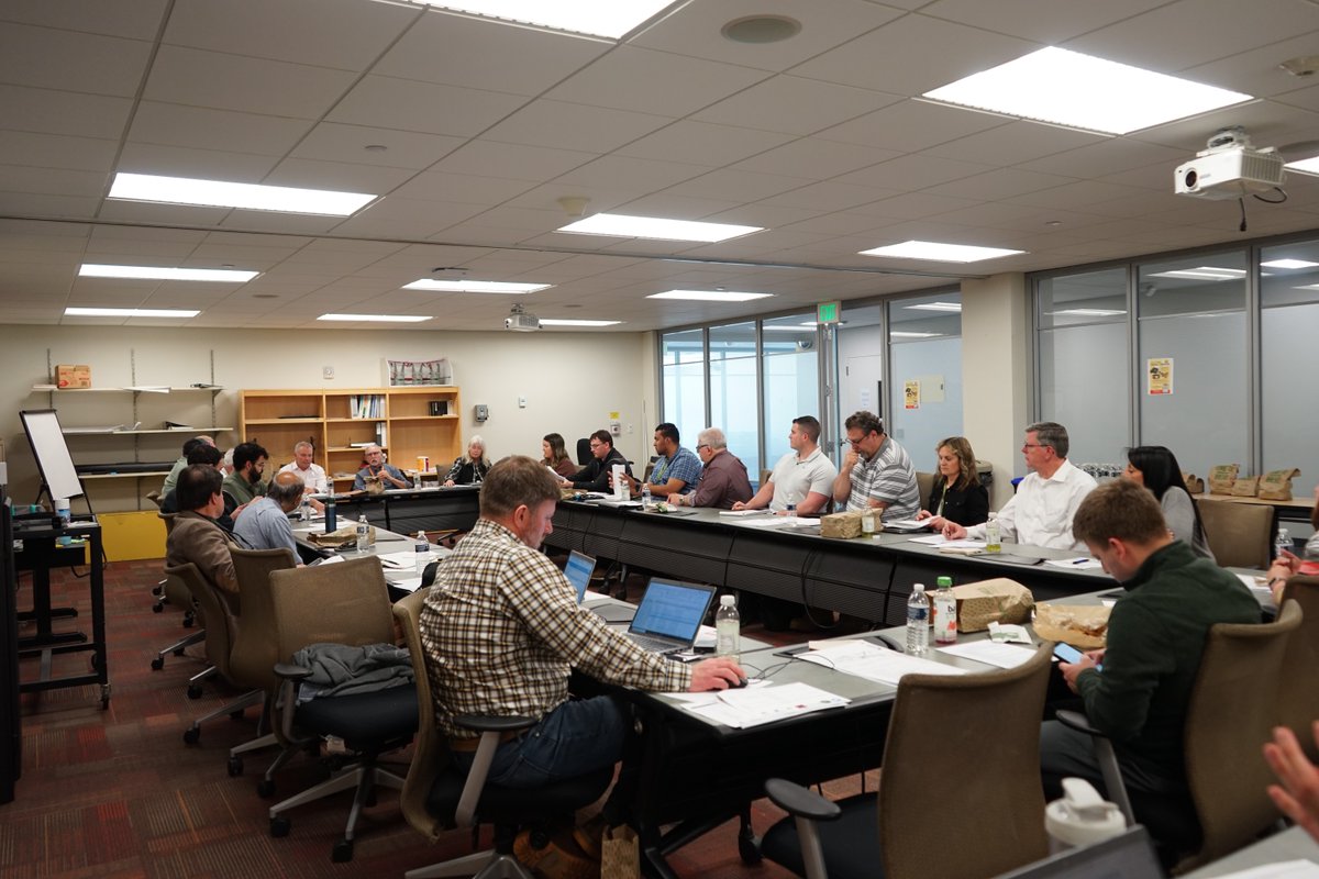 CTNaturalGas's tweet image. Thanks to our local utility partners and municipal leaders for joining our Q1 Joint Utility Meetings. These sessions strengthen coordination on infrastructure projects, reducing disruptions and improving communication. Learn more: ow.ly/haKc50Vw5bc