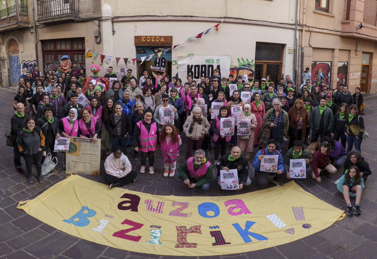 Korda defendatuko dugu, auzoak okupatutako espazioa ez dadin merkatuaren logikara bueltatu, herri egituren eta komunitate antolatuaren mesedetan jarrai dezan. 

Udalak jabetza pribatua babesten duen bitartean, guk, gurea dena berreskuratu dugu. 

Auzodefentsaz, lotu Korda auzora!