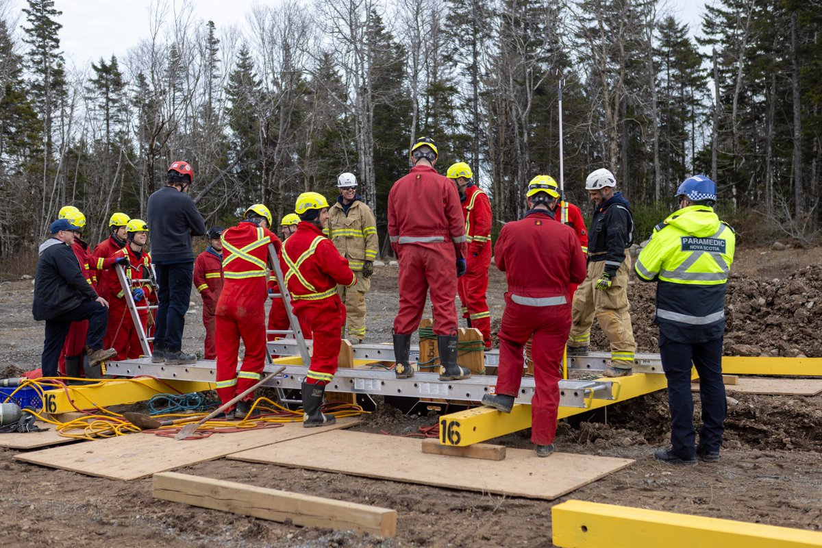 Halifax Fire (HRFE) is hosting a Trench Rescue course for its members this week. Frontline leaders from HRFE extended a special invitation to #EPSO paramedics to observe the training. This collaboration underscores the critical importance of interoperability among first