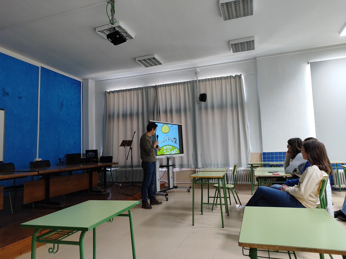 iesGermanSR's tweet photo. Luis Marcos de https://t.co/GnF0uI19T1 ha estado en el Edificio Blanco del @iesGermanSR  hablando de vacunas, antibióticos, uso racional de medicamentos, bulos en salud y otros temas muy interesantes, ante un salón de actos abarrotado por el alumnado de Bachillerato https://t.co/5ZmPL2NPlA