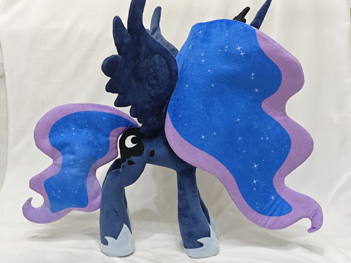 This is one of my favorite Luna plushies I've made! I'm looking forward to seeing more photos of the plushies from the convention.