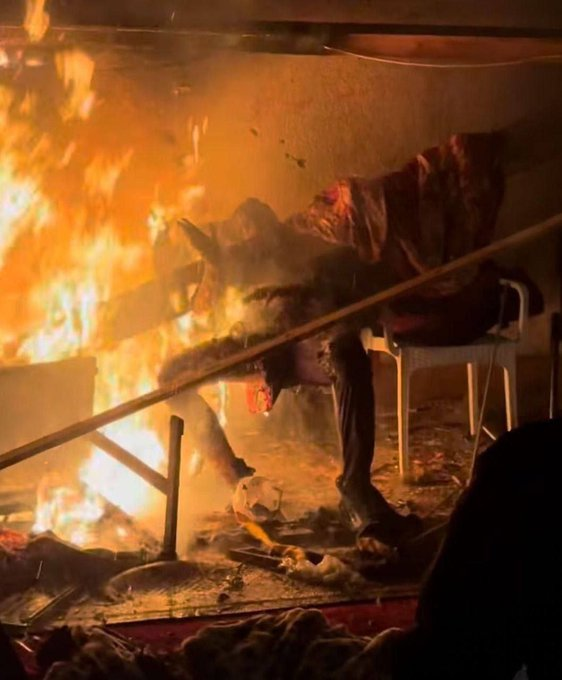 ahsen_ucnokta's tweet image. Meded Yâ Erhamer Râhimîn

Gazze Ölüyor...
#GazaNeedsBread