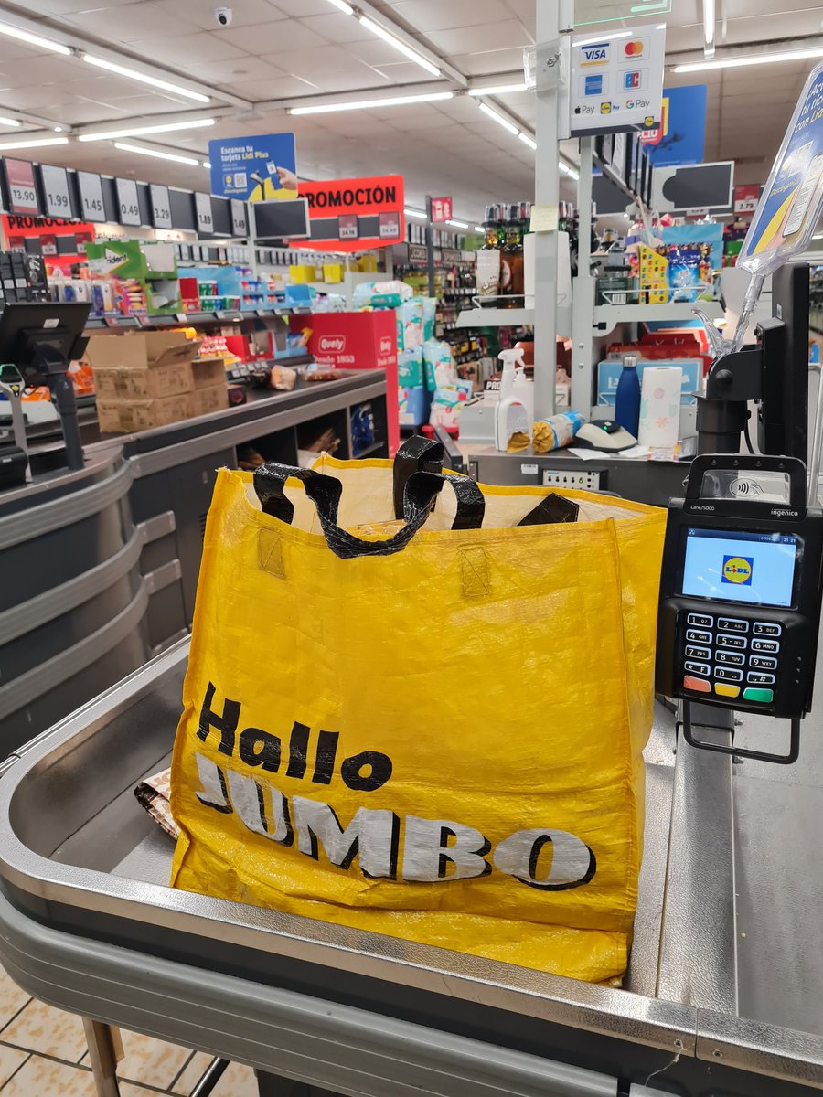 Hoy he estrenado bolsa de la compra 🐝

Somos ciclistas

<a href="/lidlespana/">Lidl España</a> si sacáis una con los colores del <a href="/LidlTrek/">Lidl-Trek</a> me la llevo a Mercadona 🃏