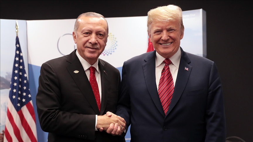 Donald Trump: Erdoğan'ı seviyorum. O da beni seviyor. “Suriye’nin kontrolünü ele geçirdin” dedim. ''Evet geçirmiş olabilirim'' dedi. Türkiye İsrail arasında arabulucu olurum ama İsrail Makul olursa. YİNE HAKLI ÇIKTIK MI ? Amerika Türkiye'nin önünü Suriye'de açtı. Netanyahu'yu