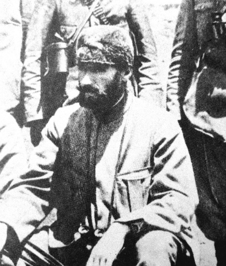 ❝Merak etme, tek gözle de onların yine analarını s*keriz.❞ 

—Binbaşı Mustafa Kemal, 1912.