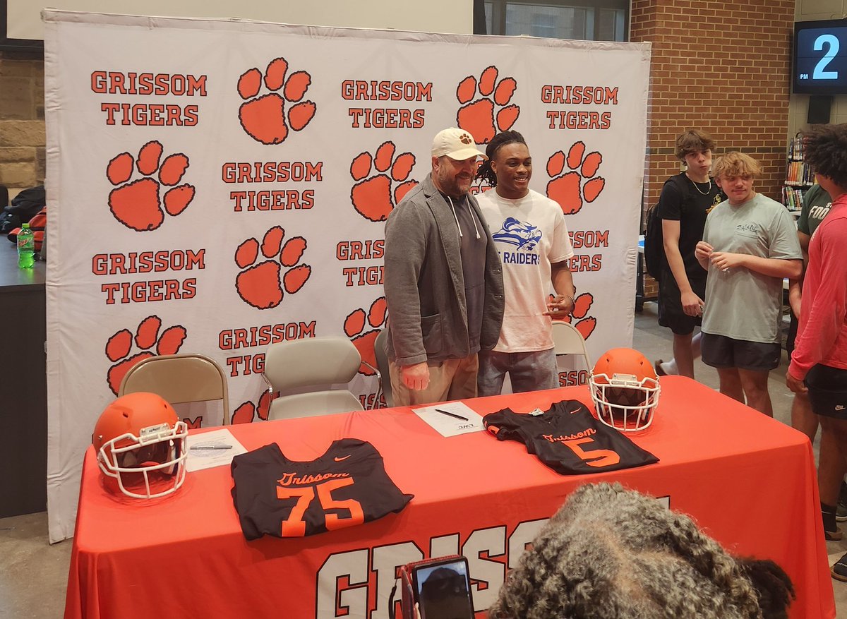 Grissom Recruits (@recruitgrissom) on Twitter photo Signing Day for our Tigers!!
Good luck and make us proud!
<a href="/shamari2025_/">Shamari Stephens ⭐️</a>- @tnvpsa
<a href="/Zayyspencer3/">Isaiah (Zay) Spencer</a> - <a href="/LWC_Football/">LWC Football</a> Signing Day for our Tigers!!
Good luck and make us proud!
<a href="/shamari2025_/">Shamari Stephens ⭐️</a>- @tnvpsa
<a href="/Zayyspencer3/">Isaiah (Zay) Spencer</a> - <a href="/LWC_Football/">LWC Football</a>
