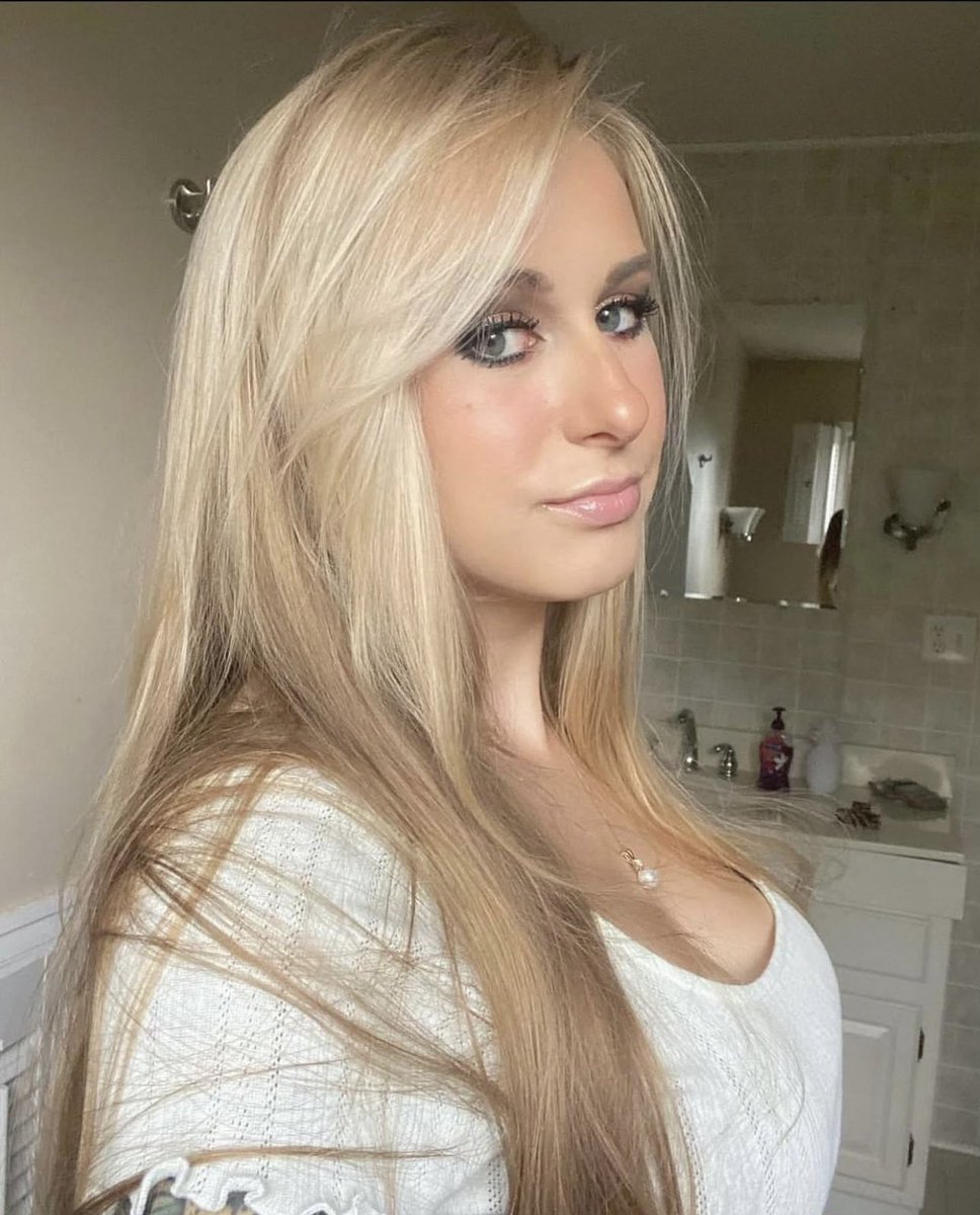 What do you guys think? Makeup or no makeup? Comment below and like this 🤭