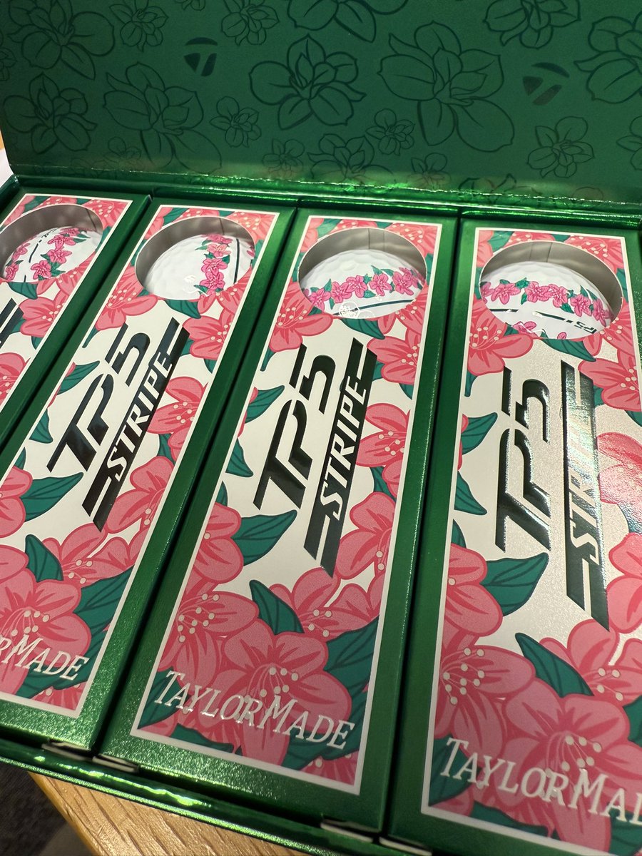 Vi pynter litt til Masters i Skien 🌺🍑 #golfstoregrenland