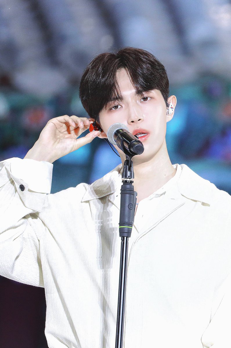 서울의 달 tweet media