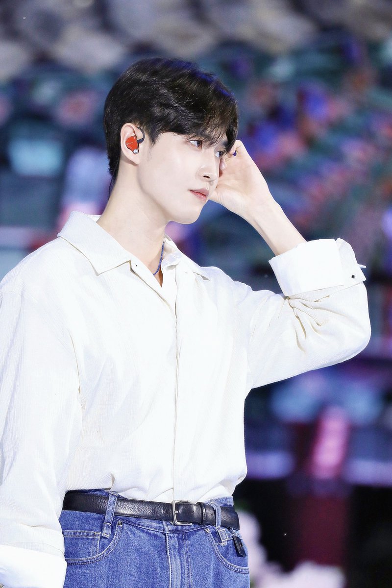 서울의 달 tweet media