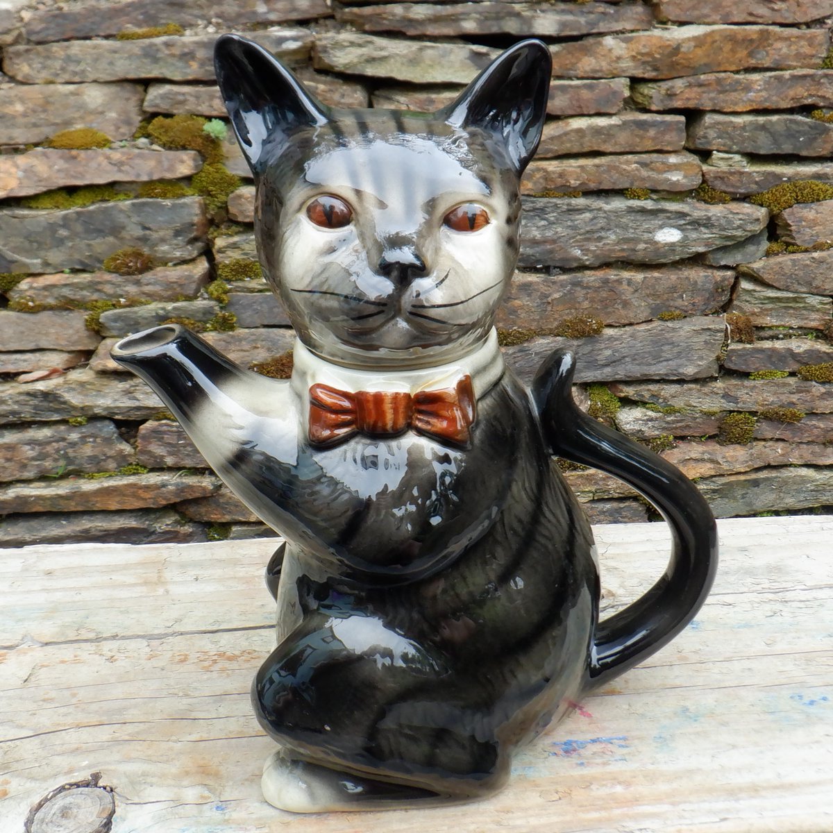 EverRotating's tweet photo. A 'Pussy Foot' ceramic cat teapot. Made in Staffordshire, England by Tony Wood. 24.5 cm in height.
π https://t.co/92jEOZ13wi
#Vintage #VintageFinds #TeaHour #eBay #ShopVintage https://t.co/BH0PPCYvio