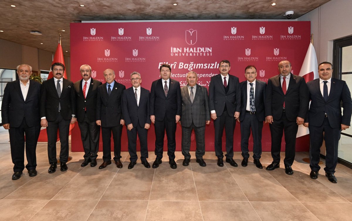 1/Adalet bakanımız Sn.Yılmaz TUNÇ Bey katılımları, İst. 2 Nolu Baro Başkanlığımız, ibn Haldun Ünv. ve Türkiye Hukuk platformu işbirliği ile  gerçekleştirilen Kişisel Veriler ve Hukuki Güncellemeler panelimiz; akademisyenler ve yargı mensuplarımızın katılımı ile gerçekleştirildi.