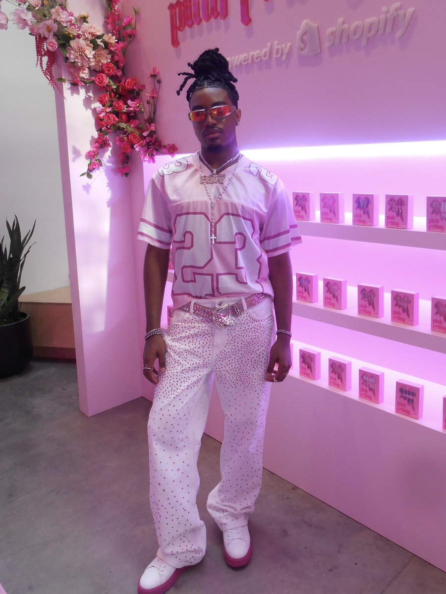 Alistterr_'s tweet image. All my #locixnicki outfits were #dooe @NICKIMINAJ !!! 🩷🩷🩷🩷🩷🩷 
#dope #dope #dope