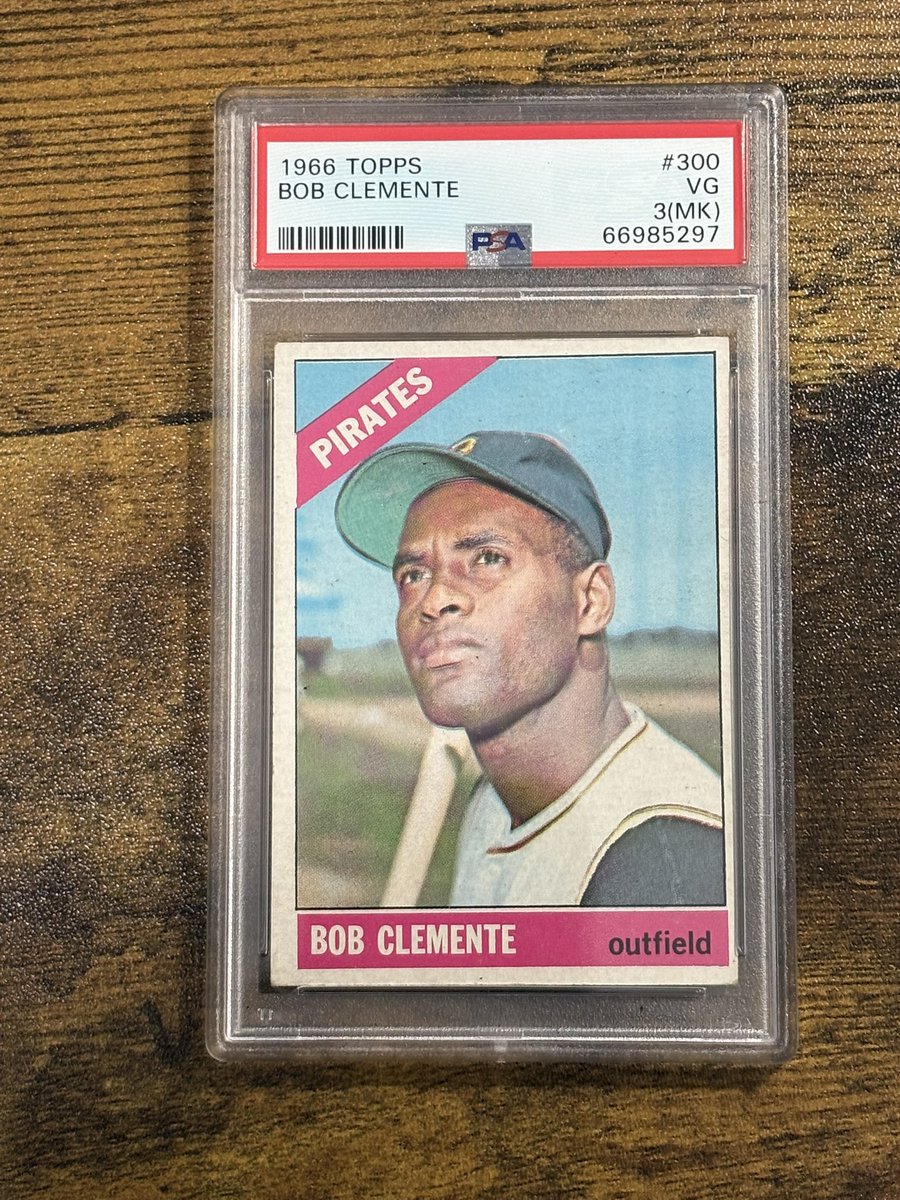 🚨Let’s brighten this gloomy Monday with a giveaway🚨

To win this ‘66 Clemente
-Follow <a href="/DragsCards/">Drags Baseball Cards</a>
-Retweet   

Announcing the winner one week from today. Good luck everyone!