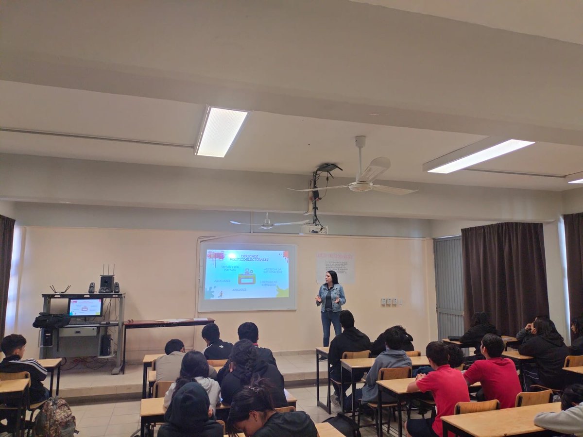 #EntéraTEEBCS  

Hoy el TEEBCS estuvo charlando con jóvenes de la Escuela Secundaria Técnica No. 13, a través de “CREA con adolescentes”, dentro de nuestras Jornadas de Acceso a la Justicia Electoral Inclusiva.

#TuTribunalCercano