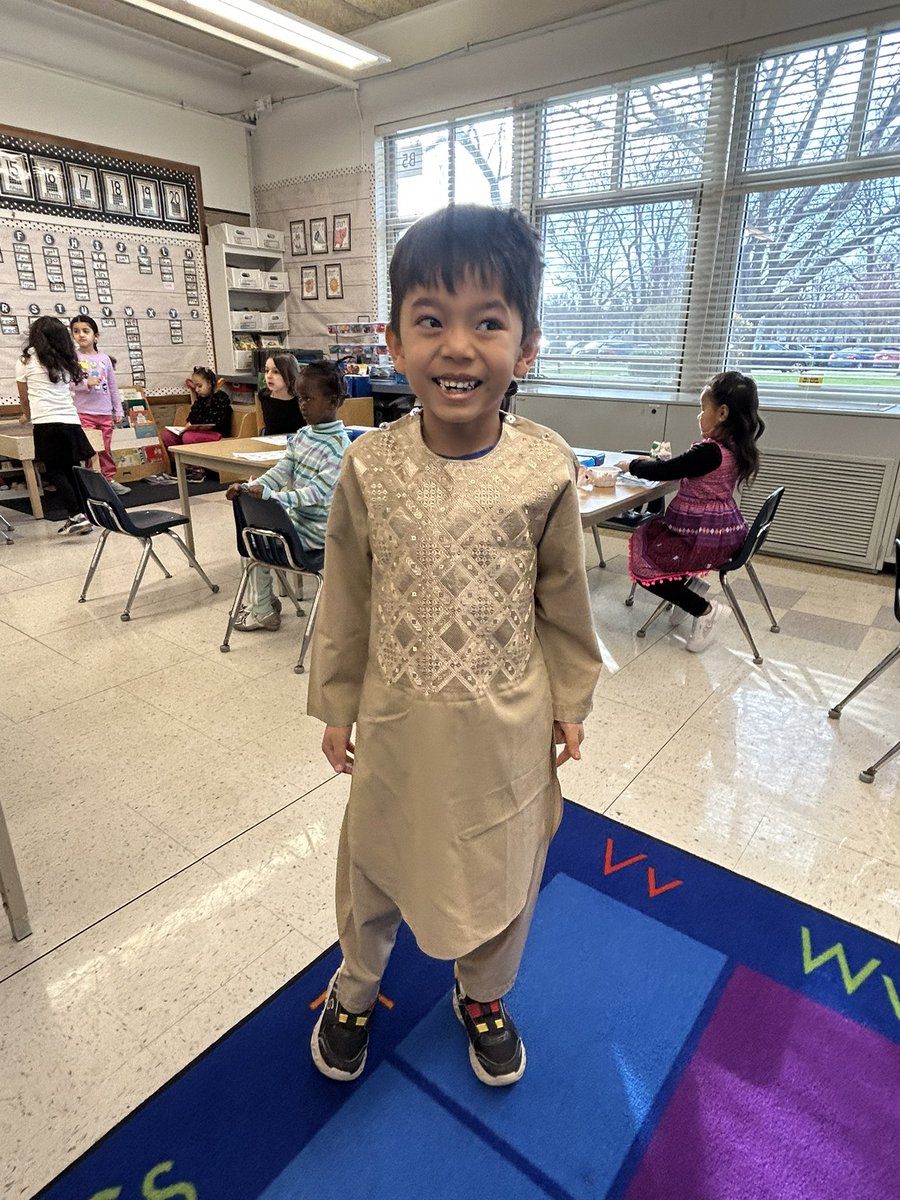 Englishvillage2's tweet image. 🐻 Multicultural Clothing Day at EV🐾
#multiculturalweek #greececommunityschools #evtheplacetobe