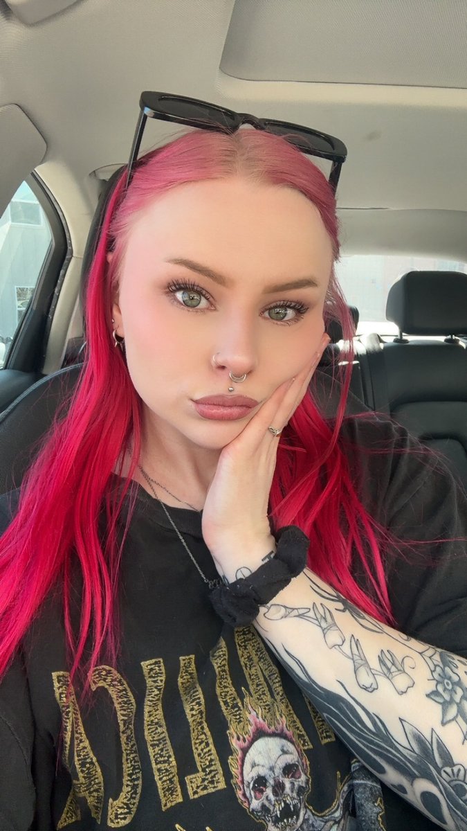 pixiecourt's tweet image. i &amp;lt;3 me