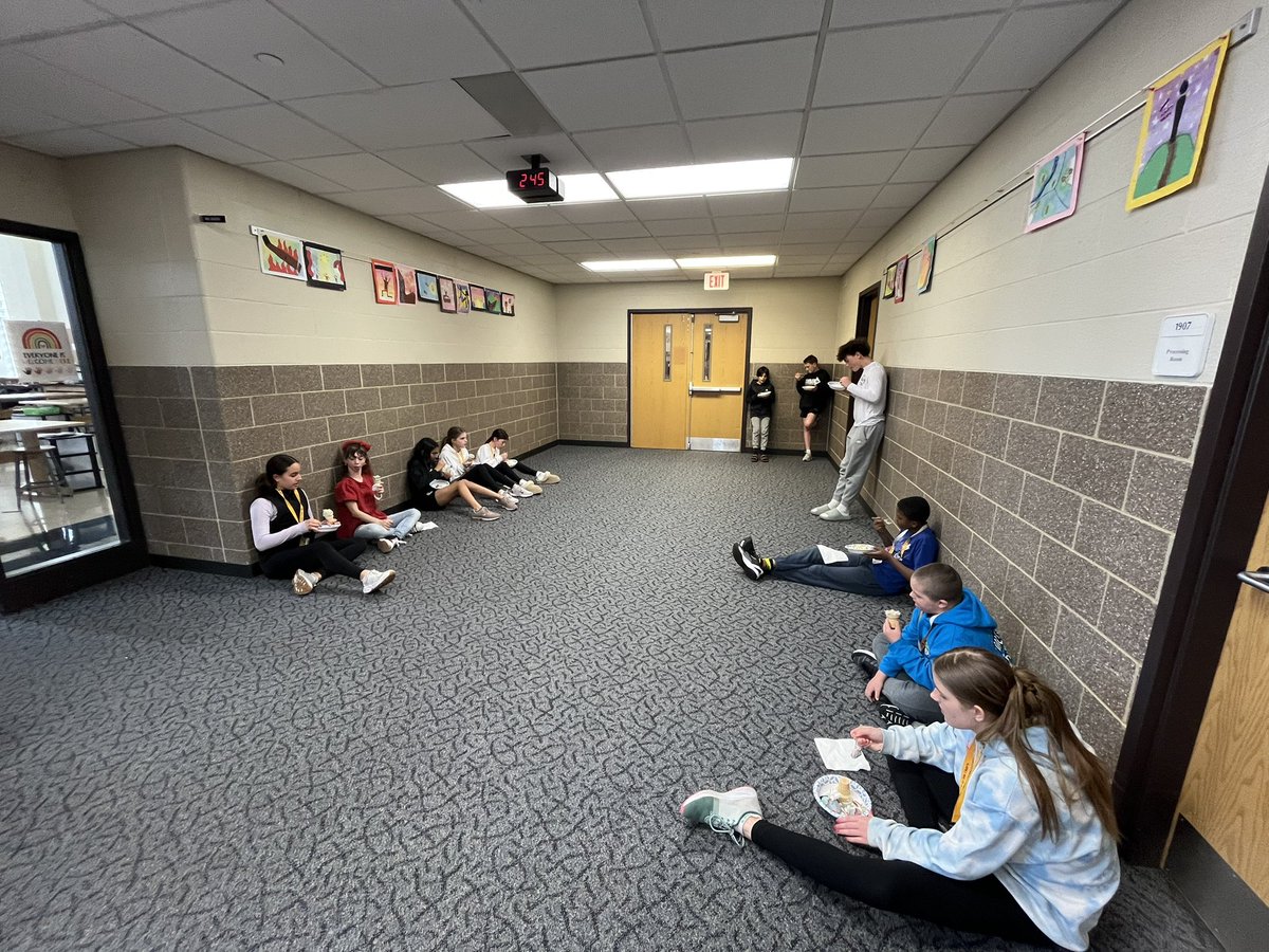 Last Best Buddies meeting for our 8th Graders 💛Let’s celebrate with an Ice Cream Sundae Party!
#HCMS157cTigers 
#bestbuddies