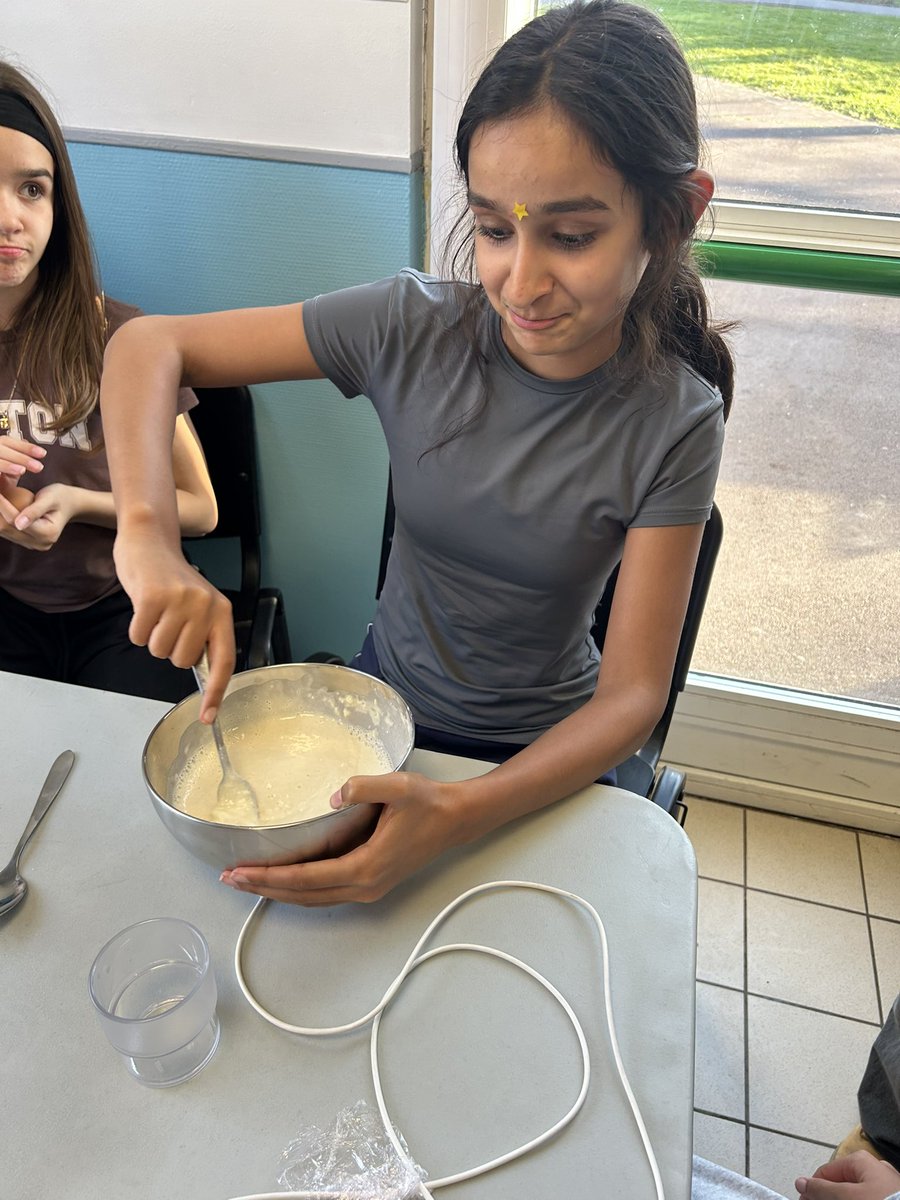 RMSLanguages's tweet image. Another French tradition of crêpe making to finish off day one! 🥞🍳🇫🇷😋