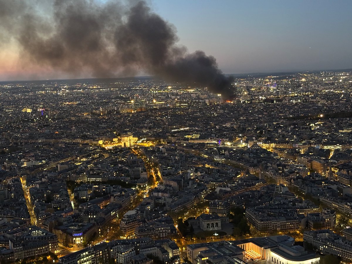 The view from the Eiffel Tour of tonight’s fire near Clichy. #paris