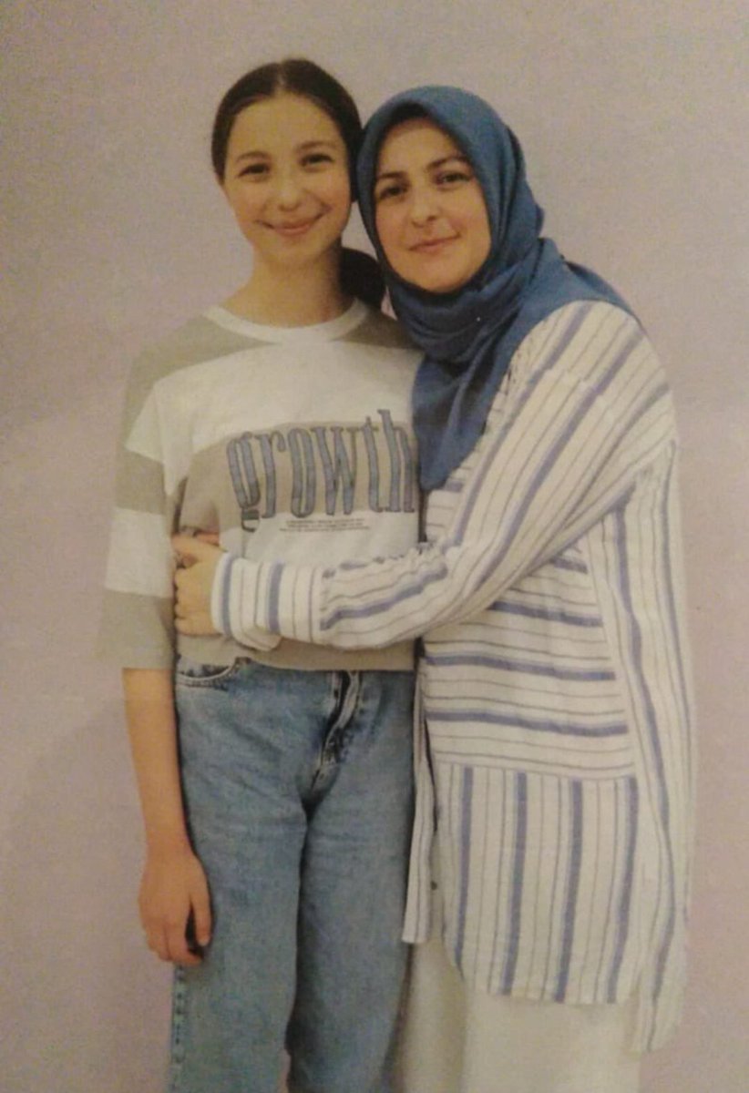 MKgurlek's tweet photo. Günlerdir, Sümeyra’nın hikâyesi dolanıyor zihnimde...
Onunla yaşıt bir kızım var;
bu yüzden yüreğimde büyüyen sızıya kelimeler yetmiyor.
O masum yüz,
zulmedenlerin uykusunu haram eden bir korkuya dönüşsün... #sümeyra https://t.co/0mloDrSz1G