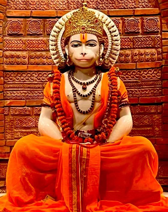 मंगलकारी संकट हारी 
पूरे ब्रह्मांड में सब पर भारी 
 जय बजरंग बली