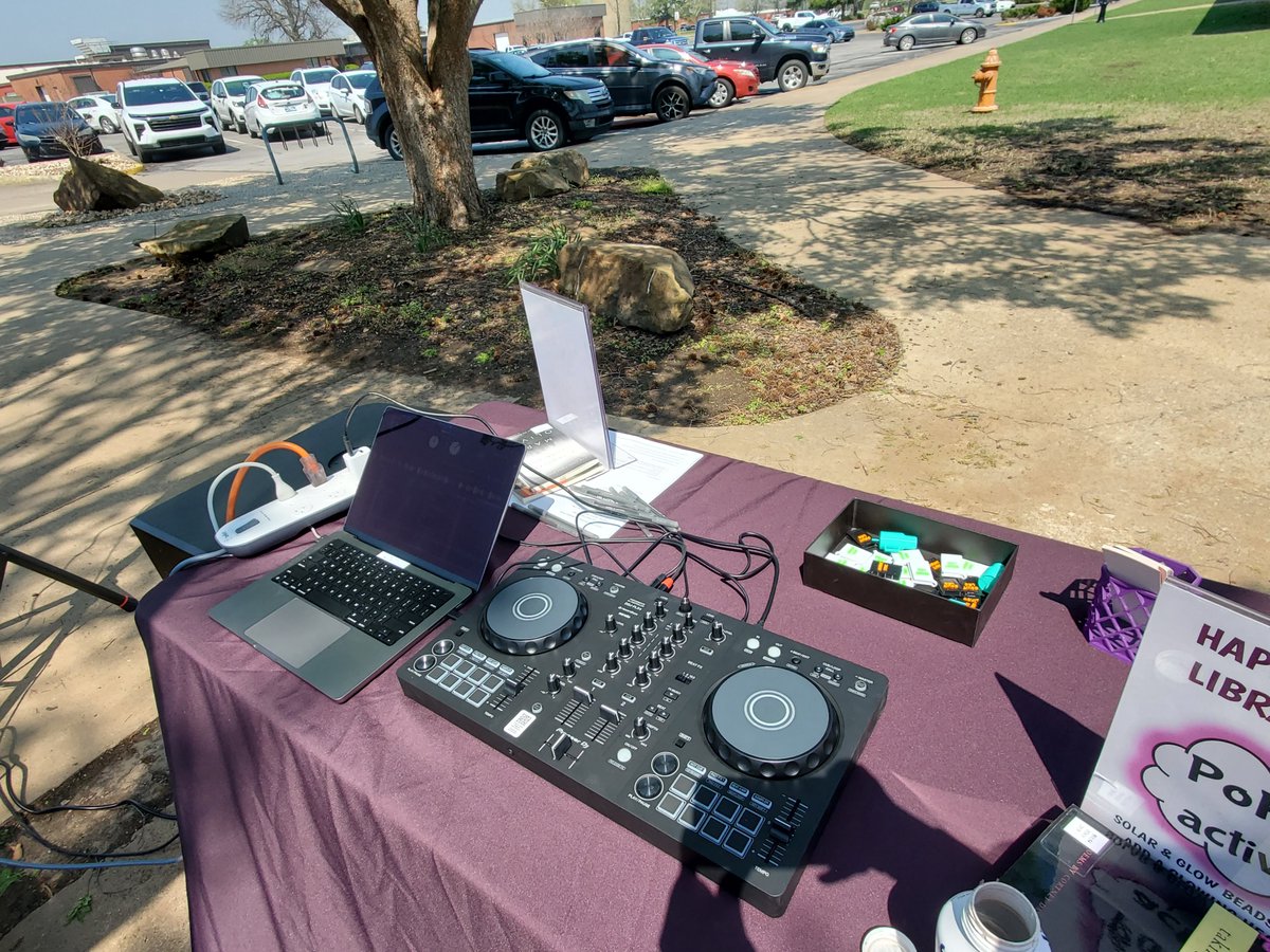 LIBRARYosuit's tweet image. Thanks for helping us kick off National Library Week!

Couldn&apos;t make it today? Come by the library throughout the week for different activities, food, and freebies!

Want to see our mix? Check out the playlist: open.spotify.com/playlist/2sb47…

#nationallibraryweek2025