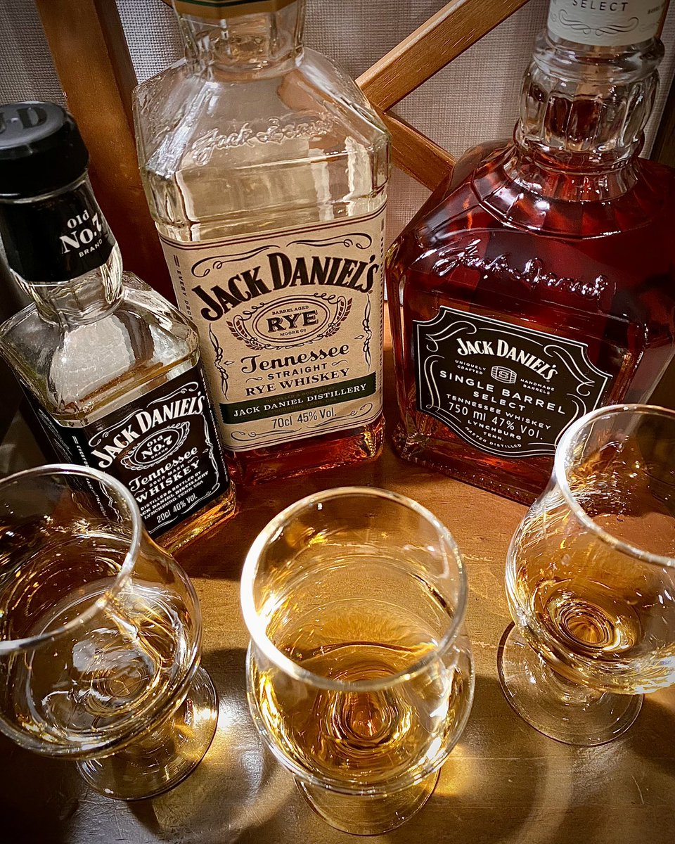 NaoShine's tweet photo. ジャック、ジャック、ジャック！

#ジャックダニエル
#テネシーウイスキー
#バーボン
#jackdaniels
#tennesseewhiskey
#bourbon https://t.co/7S4ew0ZRGX