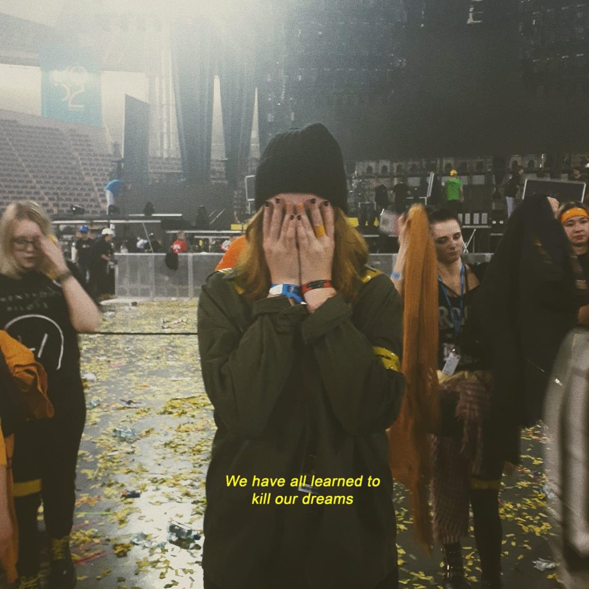 yøon •X••• tweet media