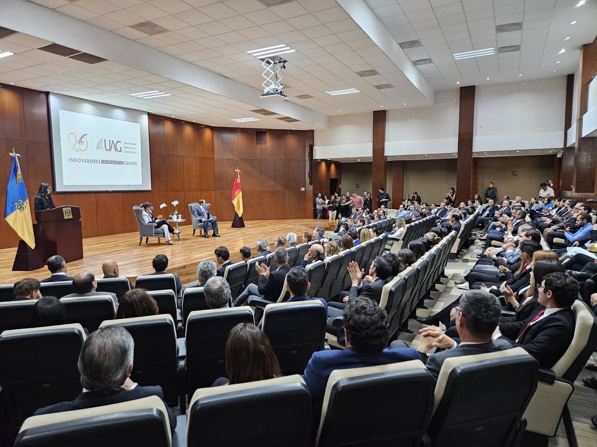 En el marco de sus 90 años de vida de la <a href="/UAG_Oficial/">UAG</a> el Congreso del Estado de Jalisco, brindo merecido reconocimiento a esta trayectoria. Acudimos a este homenaje en representación de <a href="/JCFloresMiramon/">Juan Carlos Flores Miramontes</a> Secretario de Educación del Estado. #alestilojalisco