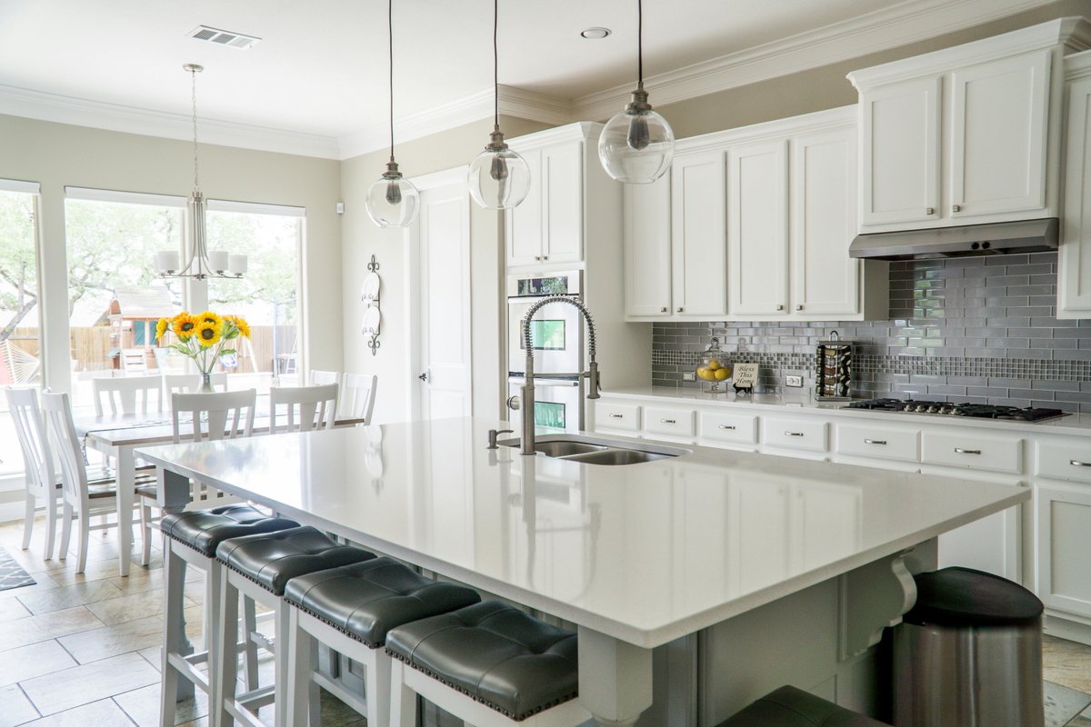 Your house smells like lemon 🍋
But those germs? Still partying on your countertops.
Discover how germs linger after cleaning (and what to do about it):
👉 equinoxcleaning.net/how-germs-ling…