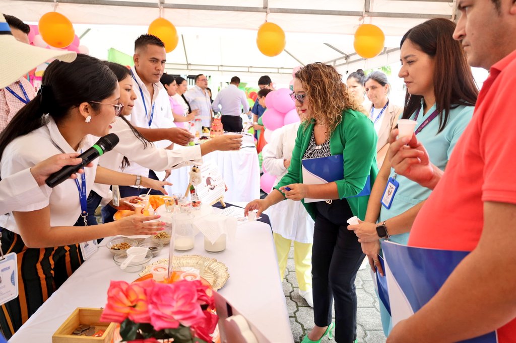 LosRiosIESS's tweet photo. #IESSteInforma | Con la finalidad de promover hábitos saludables, el Hospital #IESSQuevedo realizó la Feria de Alimentos Saludables, 2da edición, en el marco de la conmemoración del Día Mundial de la Salud.

🤝Participaron 5 stands de diferentes áreas de la unidad médica. https://t.co/4RTWOa6LSg