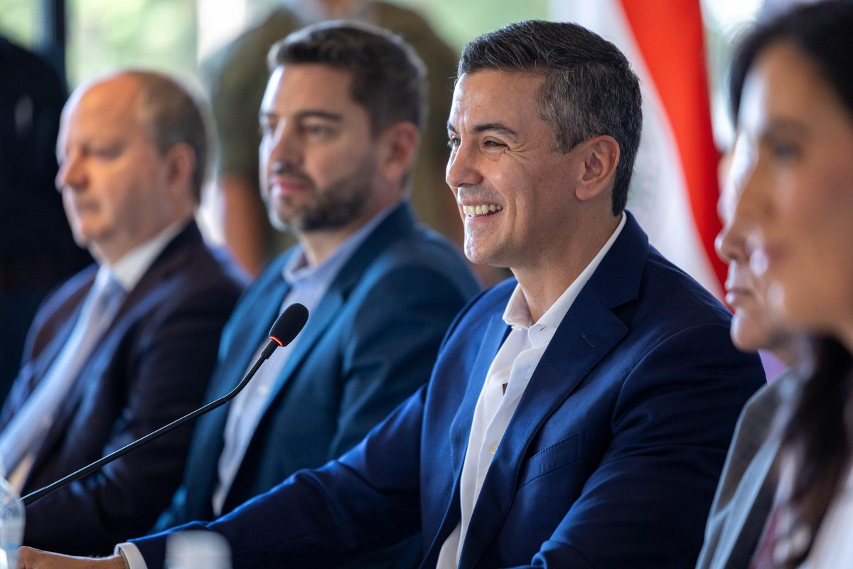 Desde el Gobierno del Paraguay 🇵🇾 con <a href="/SantiPenap/">Santiago Peña</a> presentamos el primer sistema de acceso y salida rápida con autopista elevada y nuevos corredores viales a Gran Asunción.
#GobiernoDelParaguay 🇵🇾
<a href="/mopcparaguay/">MOPC Paraguay</a> <a href="/PresidenciaPy/">Presidencia Paraguay</a> <a href="/ViceParaguay/">Vicepresidencia de la República del Paraguay</a> <a href="/SenadoresPy/">SenadoPy</a> <a href="/DiputadosPy/">Cámara de Diputados</a>